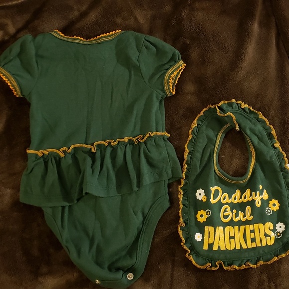 Green Bay Packers onesie and bib - Picture 4 of 5